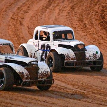 Nothing like a little dirt on the fiberglass to make these Legend Car schemes pop ?? #DirtNats