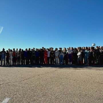 @michelelocatelli84 con i ragazzi del Team @legendcarsitalia tra i Piloti provenienti da tutto il mondo per le WORLD FIN...